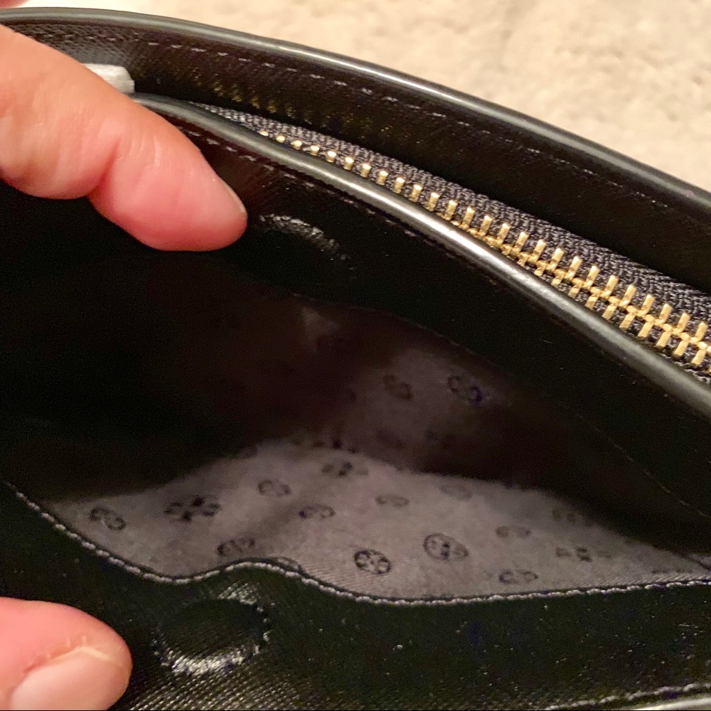✅SOLD ✅Tory Burch Robinson Saffiano Wristlet - Picture 5 of 8